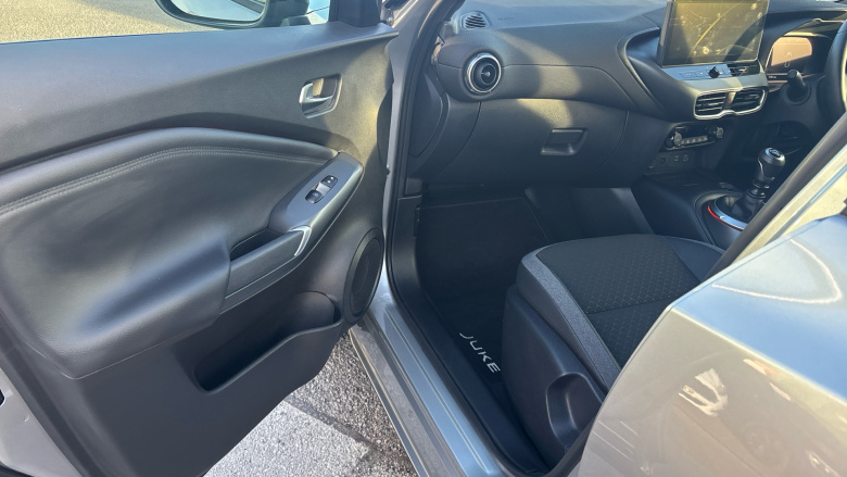 Nissan Juke 1.0 DiG-T N-Connecta 5dr Petrol Hatchback